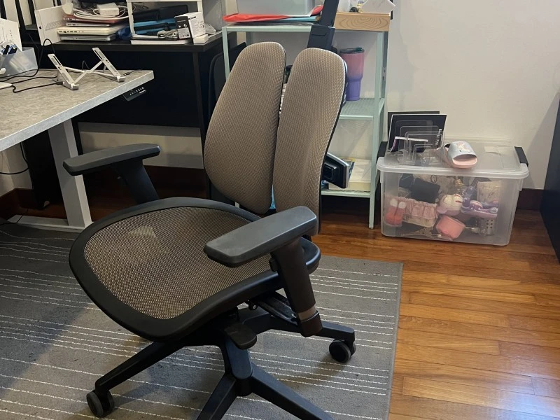 Adjustable computer table, 2x computer chairs, Automatic mahjong table