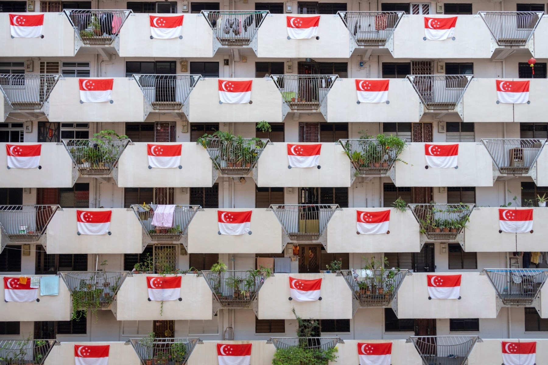 Display Singapore flag for National Day